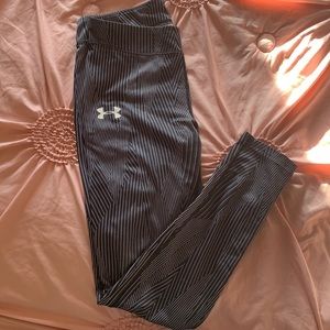 Girls black and white underarmour leggings